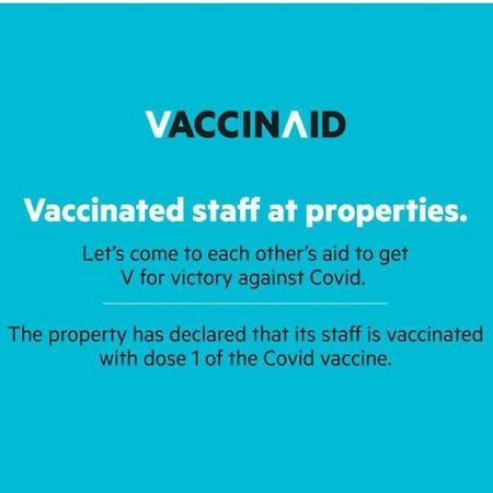 Vaccinated Staff - Oyo 1300 Crecia Guest House Hatu Exteriör bild