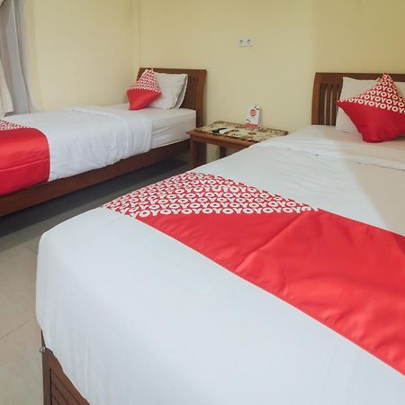 Vaccinated Staff - Oyo 1300 Crecia Guest House Hatu Exteriör bild